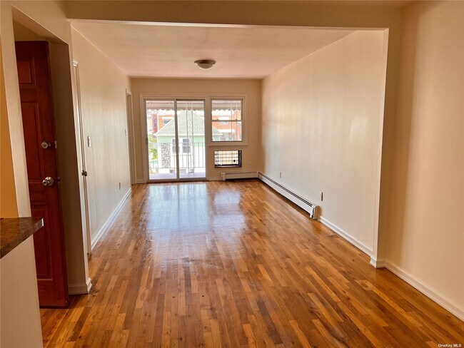 Building Photo - 109-40 54th Ave
