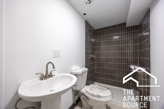 Building Photo - 1626 N Fairfield Ave