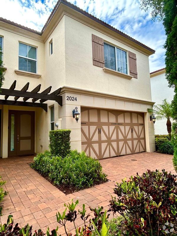 Building Photo - 2024 Foxtail View Ct