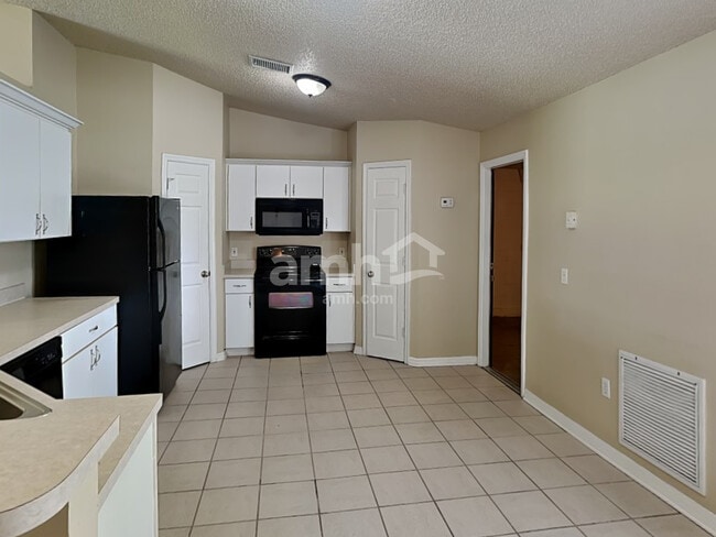 Foto del edificio - 224 Sawyerwood Pl