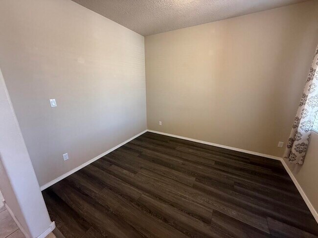 Foto del edificio - 11612 Thistledown Rd SE