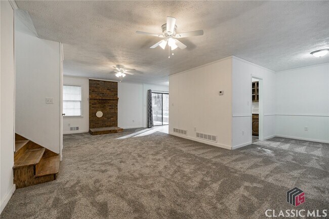 Foto del edificio - 1070 Woodlands Rd