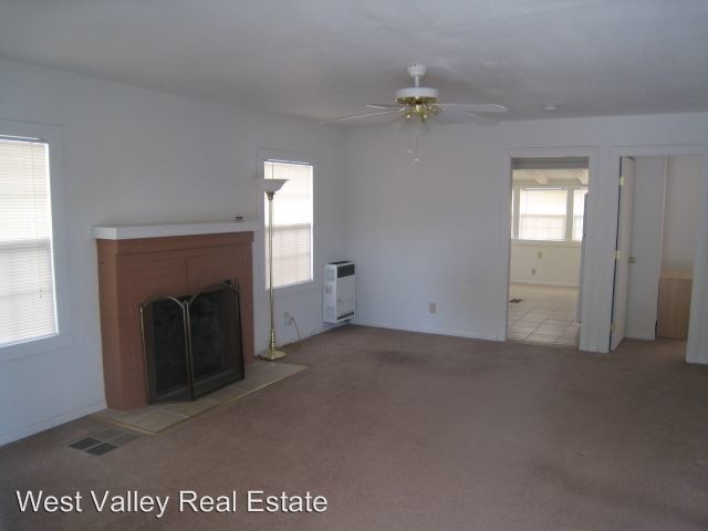 Building Photo - 2 br, 1 bath House - 320 E Street