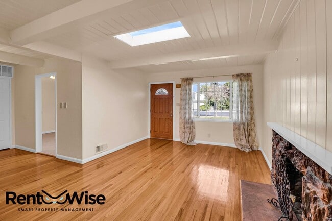 Foto del edificio - 4260 Ruthelma Ave