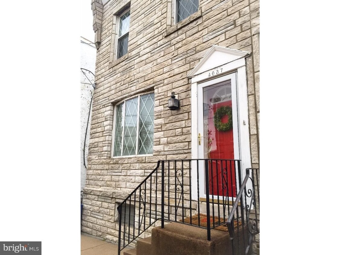 Charming Renovated Twin in the Heart of Manayunk | $2,250/Month - Charming Renovated Twin in the Heart of Manayunk | $2,250/Month