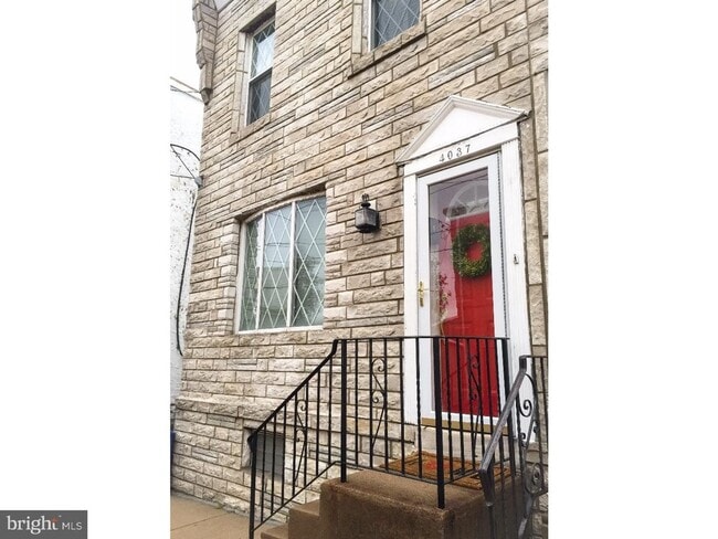 Charming Renovated Twin in the Heart of Manayunk | $2,250/Month - Charming Renovated Twin in the Heart of Manayunk | $2,250/Month House