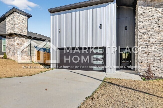 Building Photo - 1000 Clayton Rd