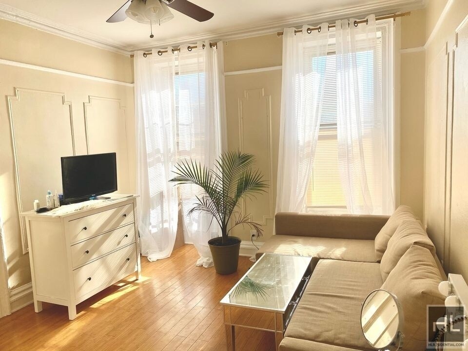 Foto principal - 683 WILLOUGHBY AVENUE