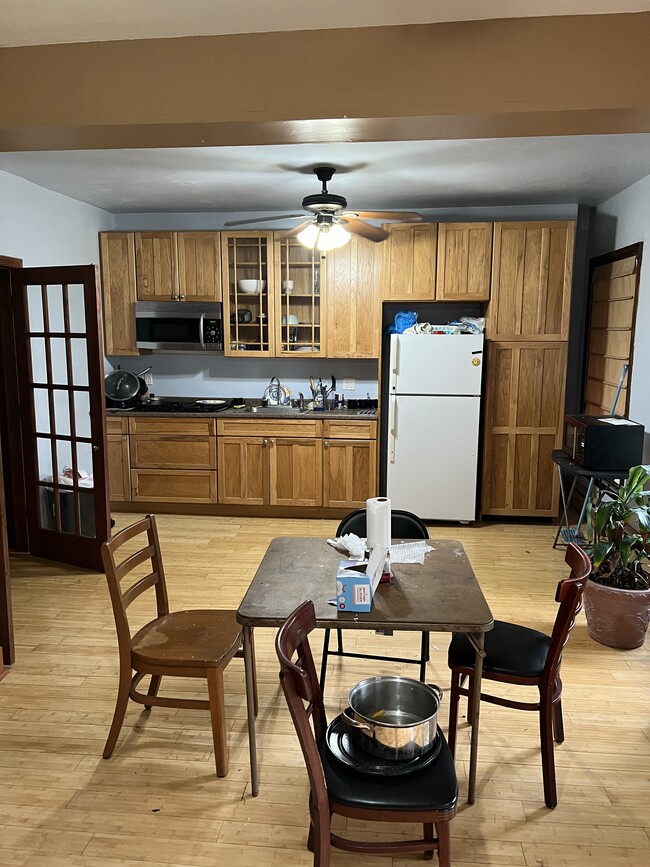 Shared kitchen - 4738 Friendship Ave