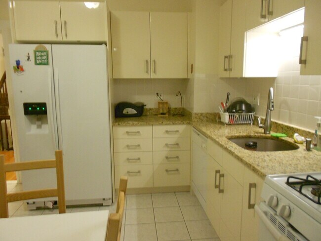 Foto del edificio - 63 Fairbanks St