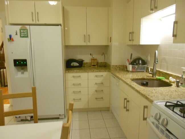 Building Photo - 63 Fairbanks St