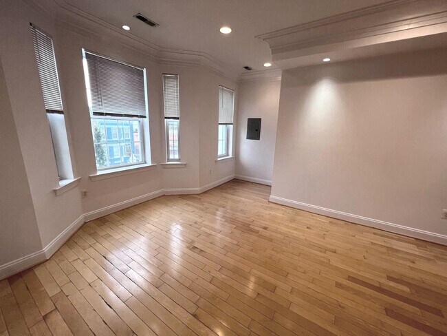 Foto del edificio - 243 Florida Ave NW