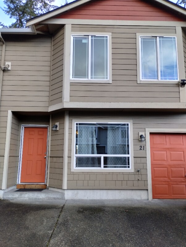 1210 110th St E, WA 98445 Townhome Rentals in WA