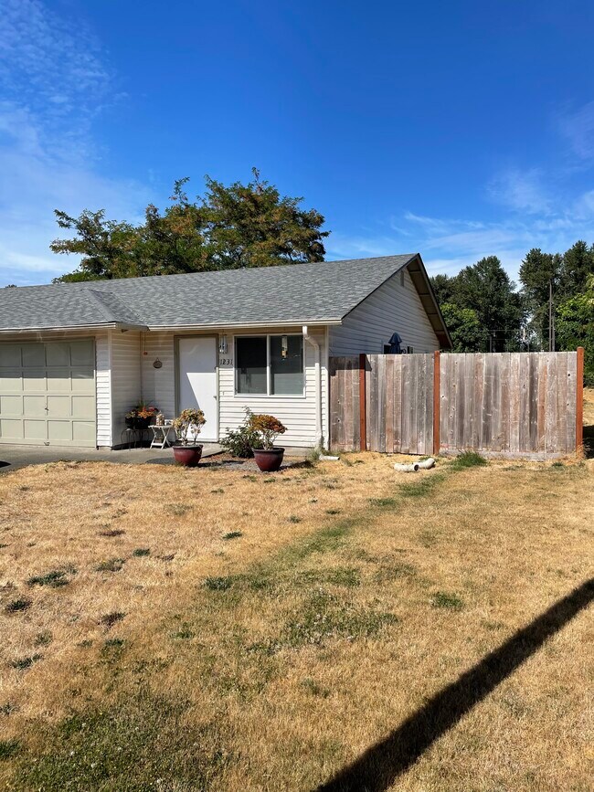 Front - 1233 12th Ave NW