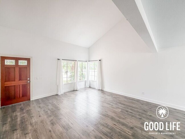 Building Photo - 10056 Riverhead Dr