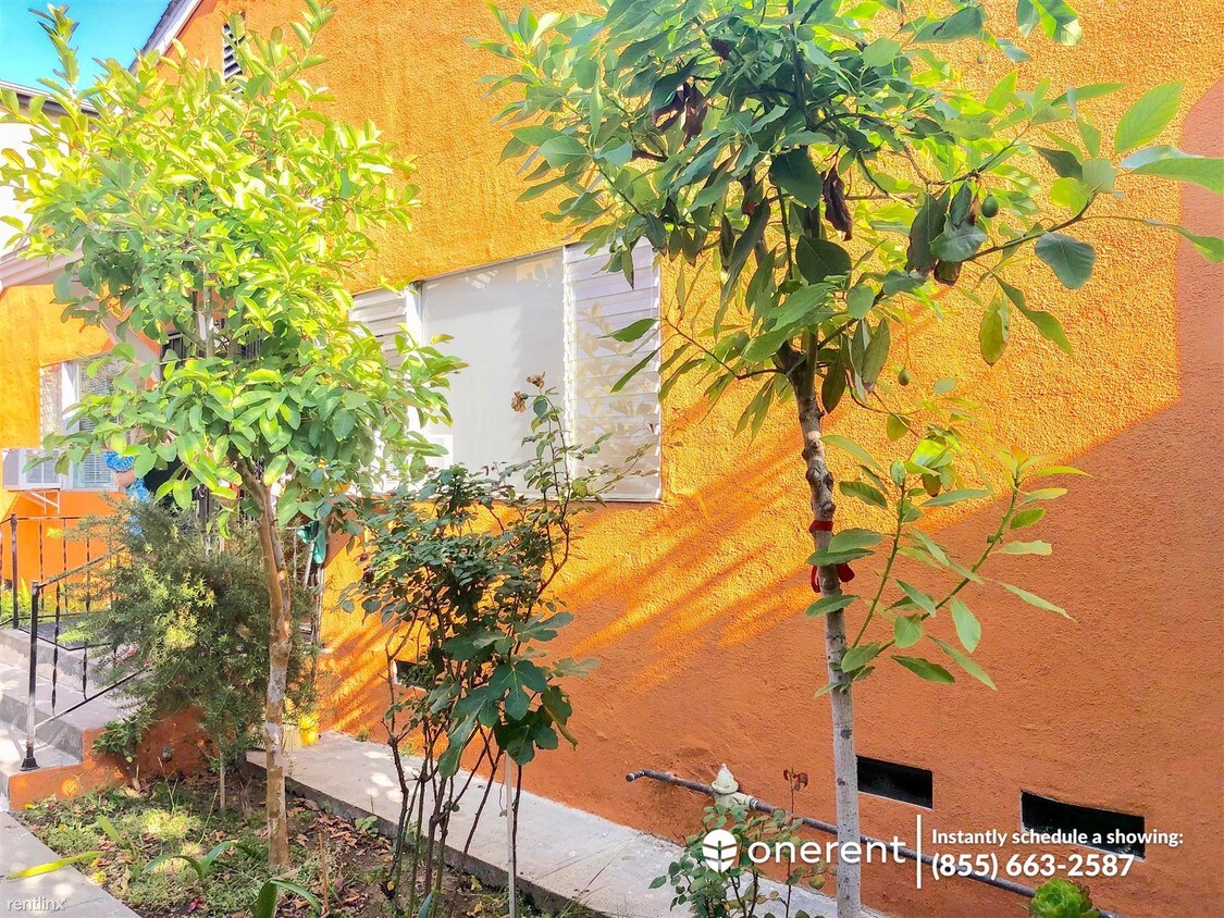 Foto principal - 5737 1/2 Camerford Ave