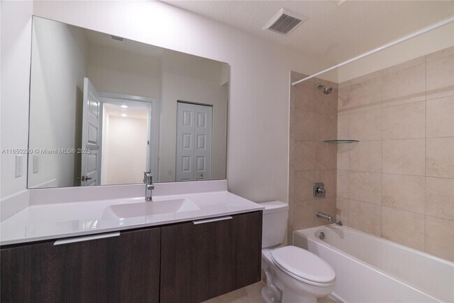 Foto del edificio - 10443 NW 82nd St
