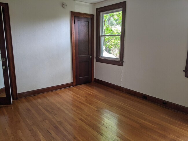 Foto del edificio - 902 Dacian Ave