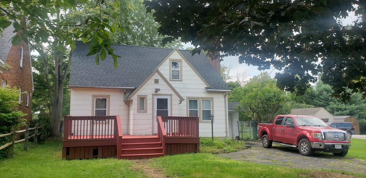 Primary Photo - 872 S Main St