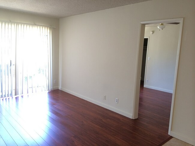 Building Photo - 530 Veteran Ave
