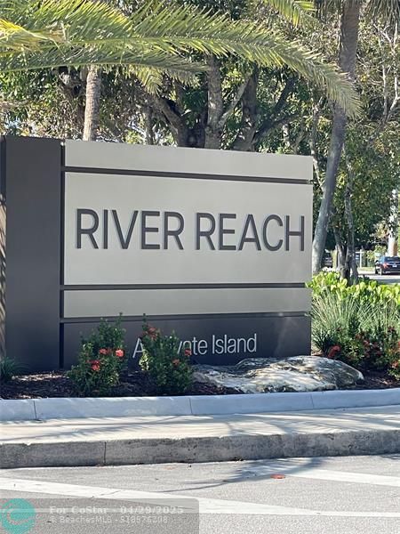 Foto del edificio - 1301 River Reach Dr