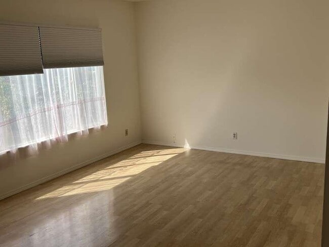 Building Photo - 425 Clauser Dr