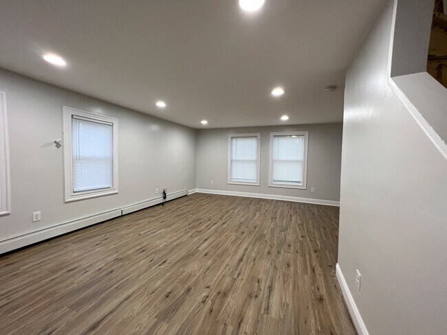 Foto del edificio - 47 N Pleasant St