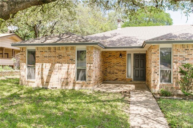 Foto del edificio - 4006 Cima Serena Dr