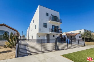Building Photo - 1921 1/2 Carmona Ave