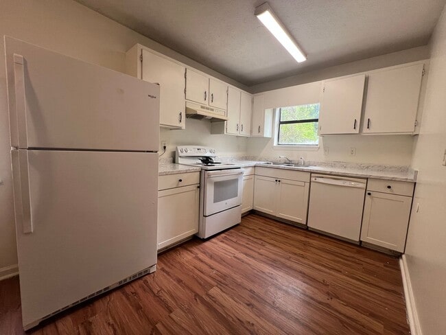 Foto del edificio - Two Bedroom Duplex