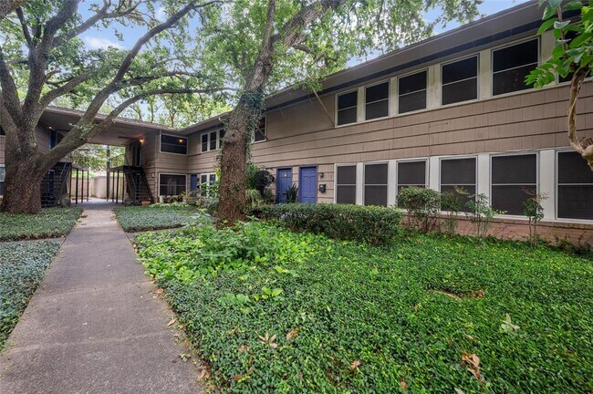 Building Photo - 4018 Blue Bonnet Blvd