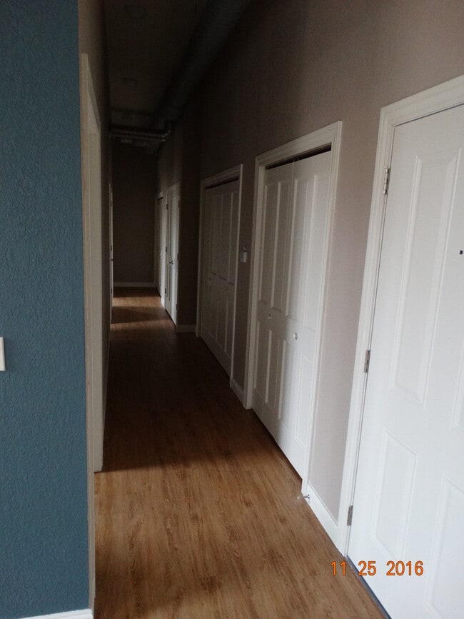 Building Photo - 211 E 2nd St