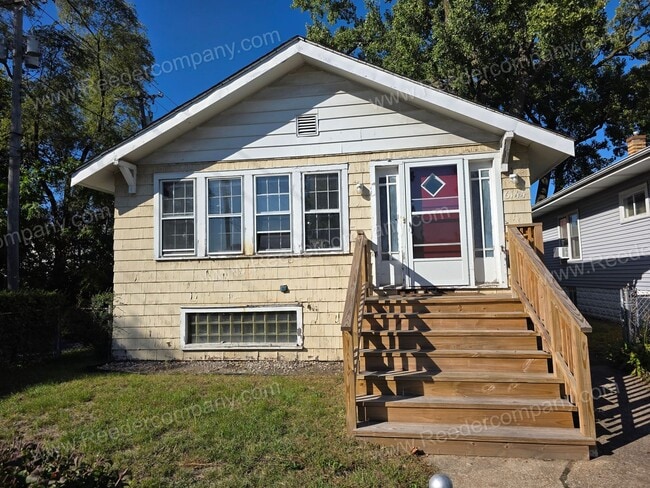 Building Photo - Remodeled 3 bedroom 1 bathroom house