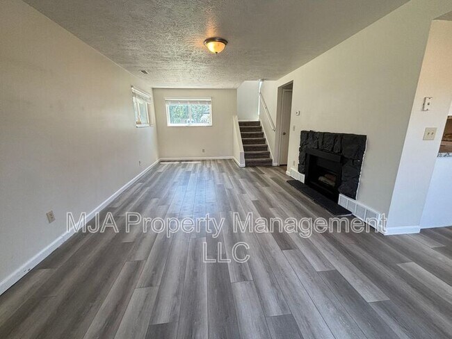 Building Photo - 1817 E Vine St