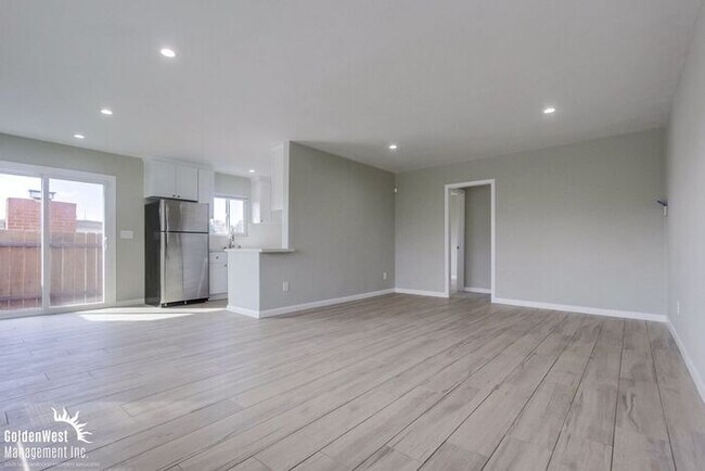 Foto del edificio - Remodeled 2Bdm 1Ba Duplex in the Heart of ...