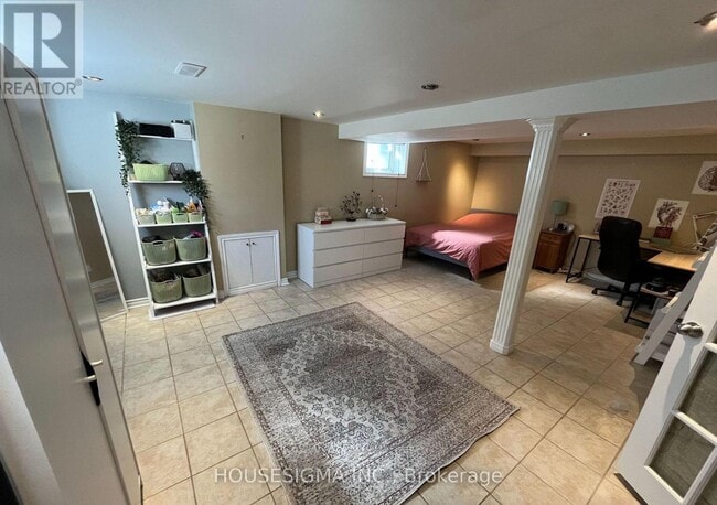 Building Photo - 98 Flora Dr