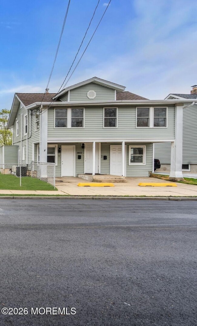 Building Photo - 1802 Pine Terrace