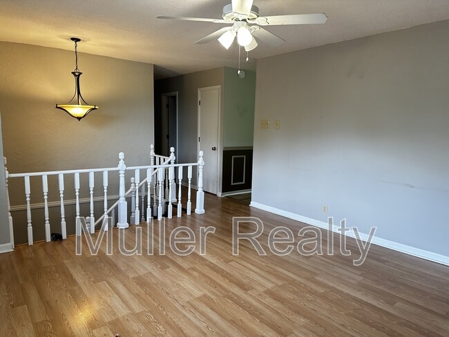 Photo - 1923 Ridgecrest Dr House