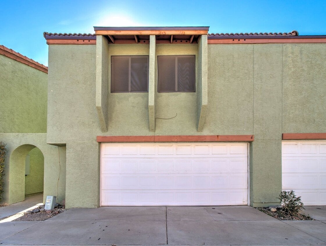 Photo - 2202 W Glenrosa Ave