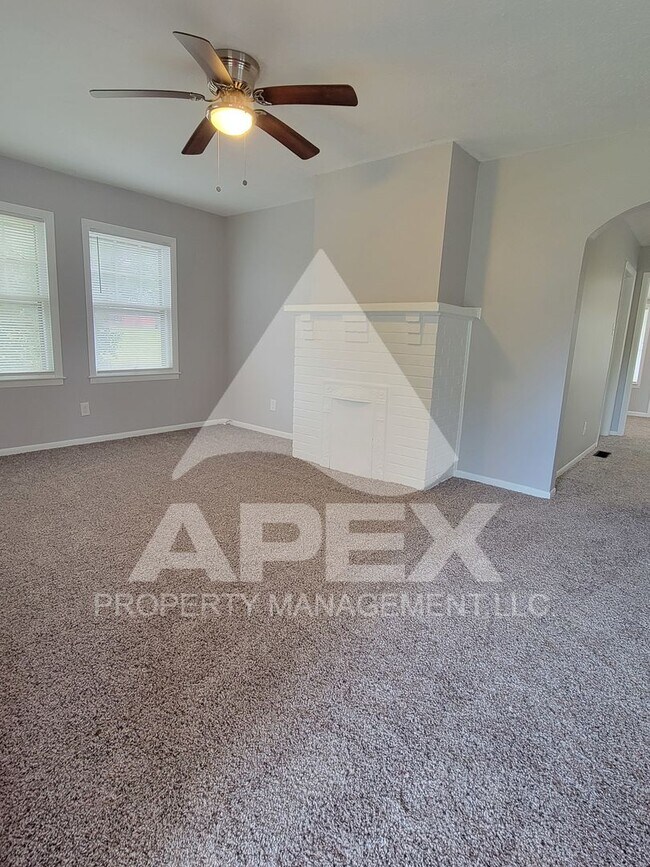 Building Photo - Charming 2 Bd | 1 Ba Single Family Home in...