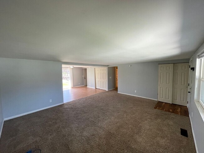 Foto del edificio - 2306 Deerwood Dr