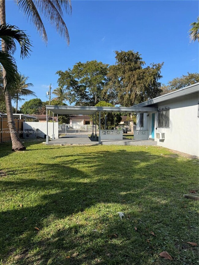 Foto del edificio - 480 NE 127th St