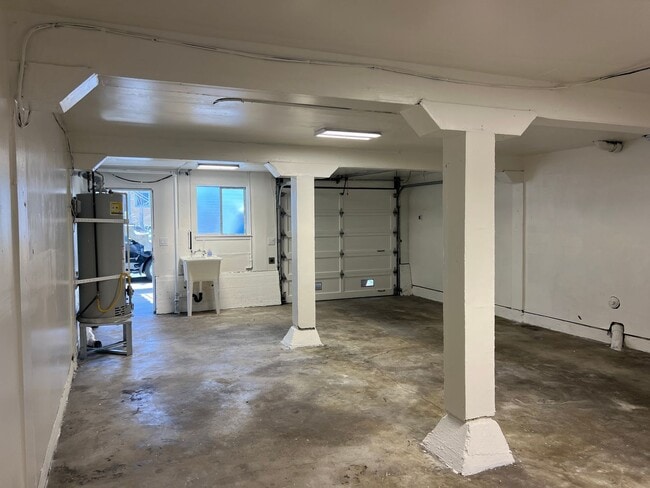 Building Photo - Light, bright & all NEW inside. Beautiful upgrades in this naturally bright 2 bd, 1 ba unit with ...