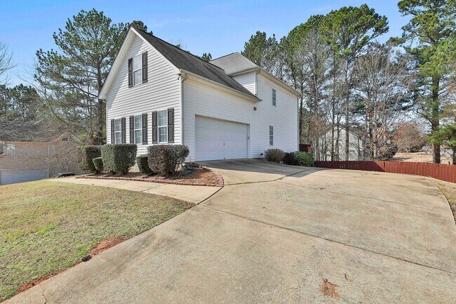 Foto del edificio - 4 Bed 2.5 bath in Fayette close to Everything!