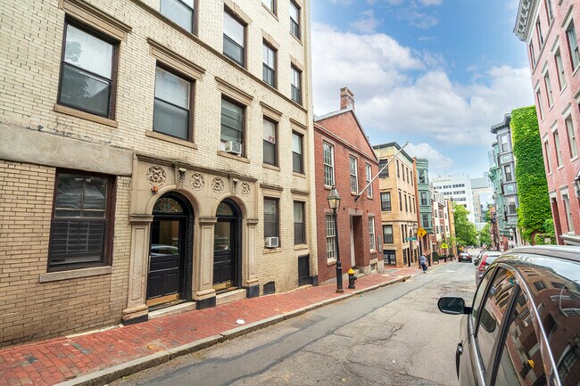 Building Photo - 55 Joy St