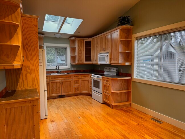 Photo du bâtiment - 146 Marks Ave