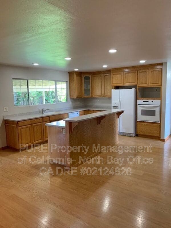 Building Photo - 551 Chablis Ct