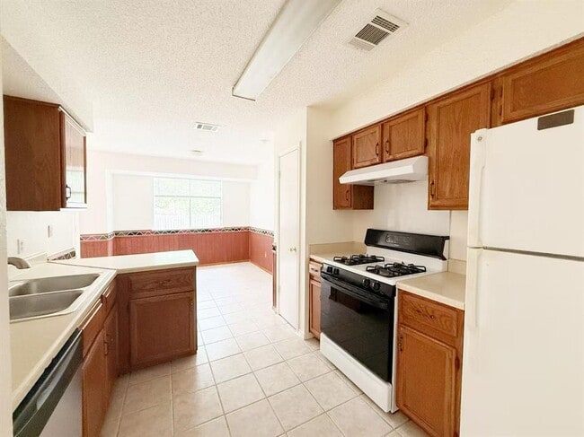 Building Photo - 5804 Shreveport Dr