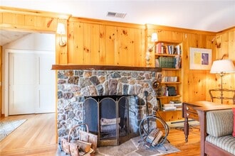 Building Photo - 1519 S Lake Rd