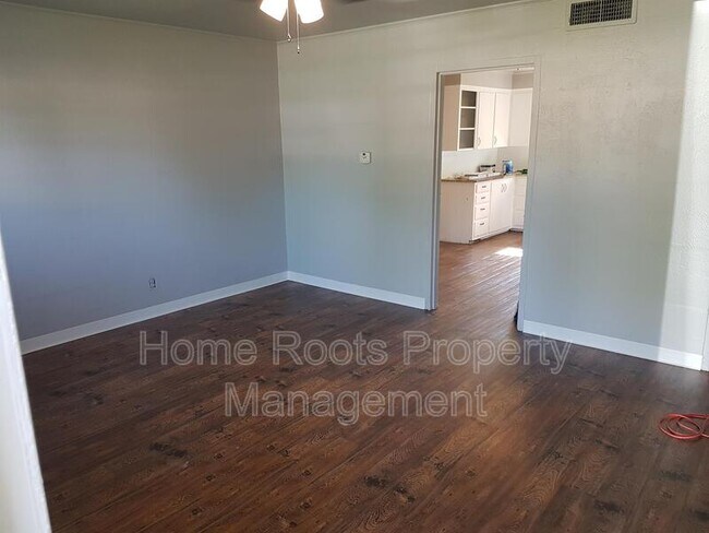 Building Photo - 400 Dyer St